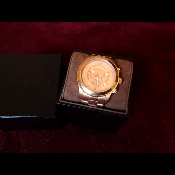 Michael Kors rose gold watch - Picture 3 of 3
